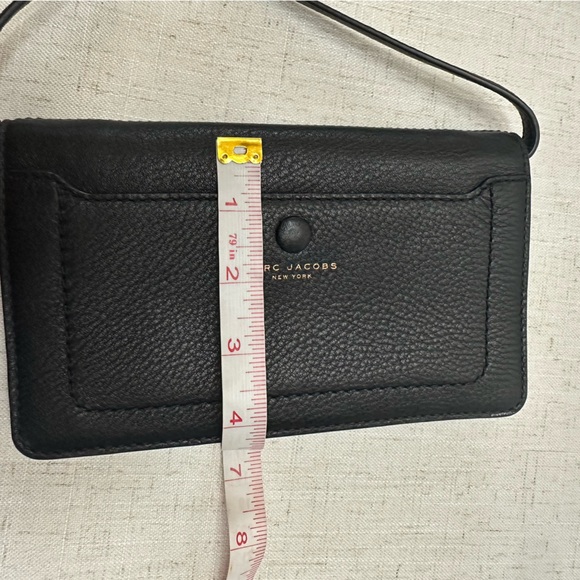 Marc Jacobs Elegant Black Crossbody Bag - Picture 8 of 12